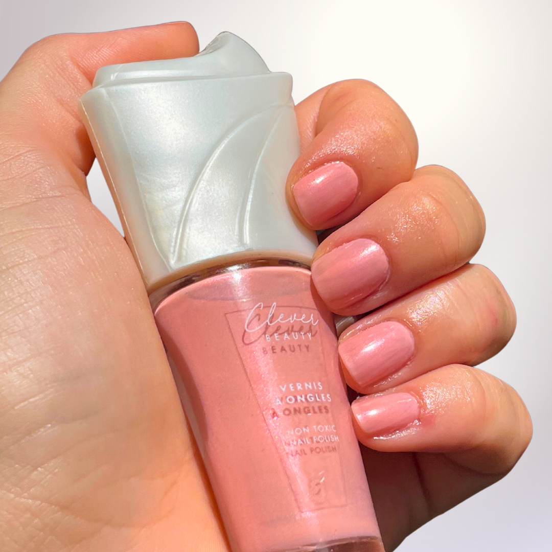 L'éclat des ongles nacrés : La tendance qui illumine vos ongles